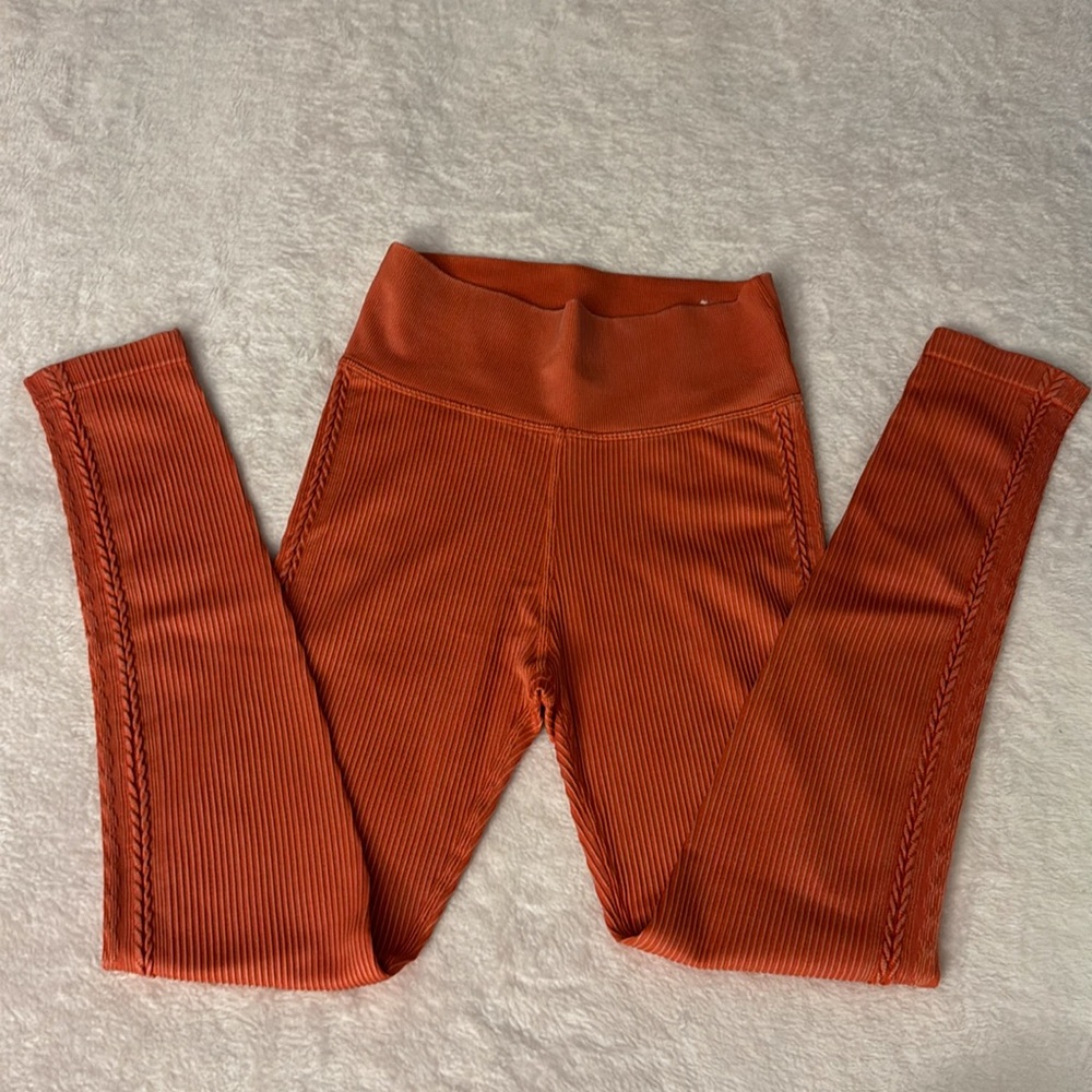 NWOT Offline by Aerie Seamless Cable High Waisted Leggings - Size Medium